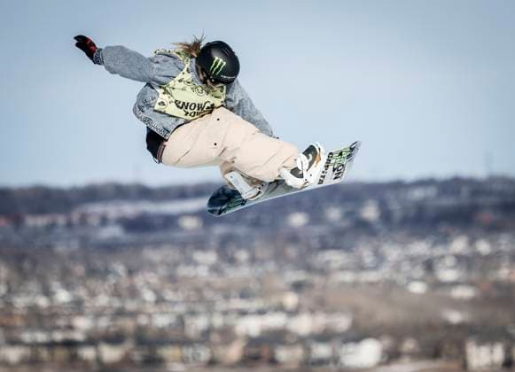 Bilder des Jahres 2025, Sport 02 Februar Sport Themen der Woche KW08 Sport Bilder des Tages February 22, 2025, Calgary, Ab, CANADA: Great Britain s Mia Brookes competes during the women s World Cup slopestyle snowboard event in Calgary, Alta., Saturday, Feb. 22, 2025. Mia Brookes  - ZUMAc35_ 20250222_zaf_c35_011 Copyright: xJeffxMcintoshx