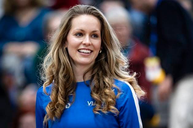 Sport Themen der Woche KW08 Sport Bilder des Tages Deutsche Leichtathletik-Hallenmeisterschaften; Dortmund, 22.02.2025 Hochspringerin Christina Honsel (TV Wattenscheid 01) ist verletzt und kann nur zuschauen; Deutsche Leichtathletik-Hallenmeisterschaften am 22.02.2025 in der Helmut-Körnig-Halle in Dortmund. *** German Indoor Athletics Championships Dortmund, 22 02 2025 High jumper Christina Honsel TV Wattenscheid 01 is injured and can only watch German Indoor Athletics Championships on 22 02 2025 in the Helmut Körnig Hall in Dortmund Copyright: xBEAUTIFULxSPORTS AxelxKohringx