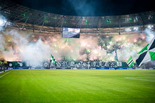 22.02.2025 - Fußball, 2024 2025, 2. Bundesliga, 21. Spieltag, Hannover 96 - SC Paderborn 07: Fans (Hannover) mit einer Choreografie und Pyrotechnik DFL REGULATIONS PROHIBIT ANY USE OF PHOTOGRAPHS AS IMAGE SEQUENCES AND OR QUASI-VIDEO. Hannover Niedersachsen Deutschland Heinz von Heiden Arena