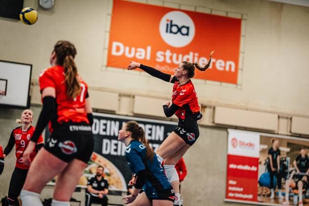 Volleyball Frauen Saison 2024 2025 2. Volleyball Bundesliga Frauen Pro ETV Hamburg vs. Allbau Volleys Essen 22.02.2025 Angriff von Svea Frobel ( 11, ETV Hamburg) Hamburg Lokstedter Steindamm 52 Hamburg Deutschland