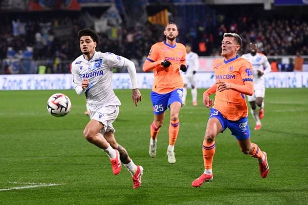 AJ Auxerre v Olympique de Marseille - Ligue 1 McDonald s 2024 2025 03 Quentin MERLIN (om) - 23 Ki-Jana HOEVER (aja) during the Ligue 1 McDonald s match between Auxerre and Marseille at Stade Abbe Deschamps on February 22, 2025 in Auxerre, France. Auxerre France  Copyright: xFEPx 776286372