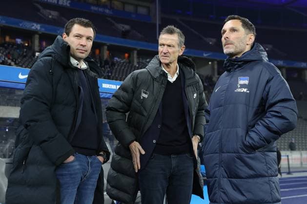 08.02.2025, xtgx, Fussball 2. Bundesliga, Hertha BSC Berlin - 1. FC Kaiserslautern emspor, v.l. Benjamin Weber (Hertha, Sportdirektor), Thomas E. Herrich (Hertha, Geschaeftsfuehrer). Stefan Leitl (Hertha, Trainer) (DFL DFB REGULATIONS PROHIBIT ANY USE OF PHOTOGRAPHS as IMAGE SEQUENCES and or QUASI-VIDEO) Berlin