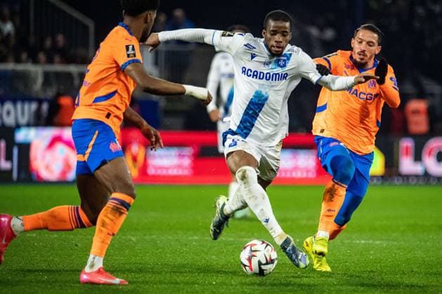 FOOTBALL :AJ Auxerre vs Olympique de Marseille - Ligue 1 - JournÃ e 23 - 21 02 2025 Hamed Junior TraorÃ (AJ Auxerre) Ismael Bennacer (OM) AuxerreFrance  Copyright: xBaptistexAutissierx