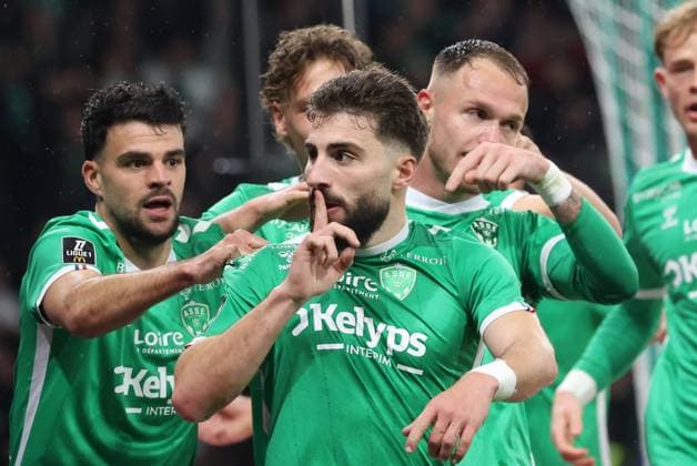 Ligue 1 : Saint-Etienne vs Angers Thierry LARRET MAXPPP. Football. Ligue 1 Mc Donald s. Association Sportive Saint-Etienne vs Angers. Stade Geoffroy Guichard, Saint-Etienne (42) le 22 fevrier 2025. JOIE BUT Zurilo DAVITASHVILI (ASSE) SAINT-ETIENNE (42) STADE STADE GEOFRROY-GUICHARD LOIRE AUVERGNE RHONE-ALPES FRANCE  Copyright: xThierryxLARRET MAXPPPxThierryxLARRETx TL_20250222_0035 0804637893st