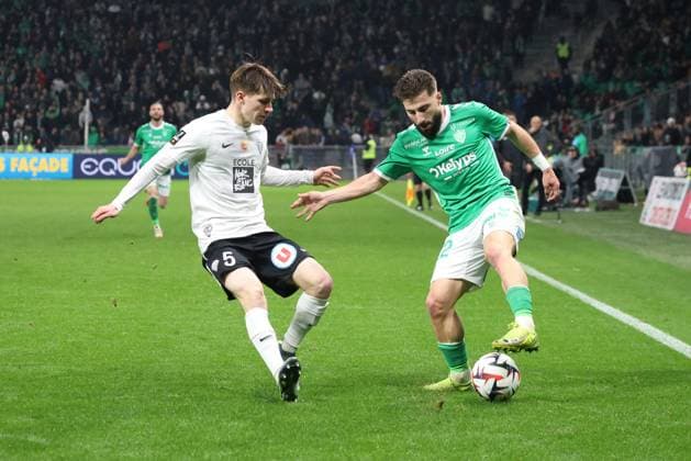 Ligue 1 : Saint-Etienne vs Angers Thierry LARRET MAXPPP. Football. Ligue 1 Mc Donald s. Association Sportive Saint-Etienne vs Angers. Stade Geoffroy Guichard, Saint-Etienne (42) le 22 fevrier 2025. Zurilo DAVITASHVILI (ASSE) vs Marius COURCOUL (ANG) SAINT-ETIENNE (42) STADE STADE GEOFRROY-GUICHARD LOIRE AUVERGNE RHONE-ALPES FRANCE  Copyright: xThierryxLARRET MAXPPPxThierryxLARRETx TL_20250222_0036 0804638061st