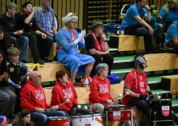 Volleyball 2. Bundesliga Saison 2024 2025 22.02.2024 TV Rottenburg - SV Schwaig TV Rottenburg Trommler und Fans