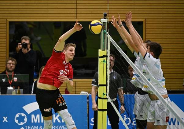 Volleyball 2. Bundesliga Saison 2024 2025 22.02.2024 TV Rottenburg - SV Schwaig Timon Schippmann (li, TV Rottenburg)