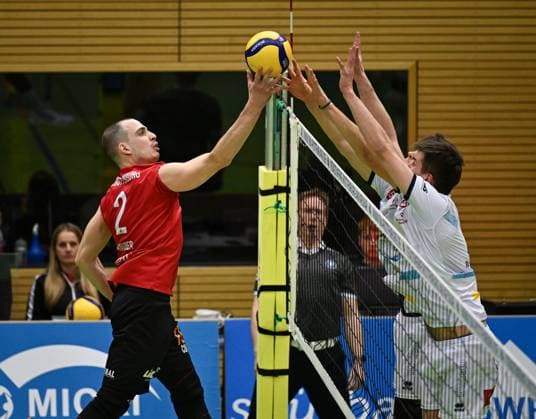 Volleyball 2. Bundesliga Saison 2024 2025 22.02.2024 TV Rottenburg - SV Schwaig Moritz Rauber (li, TV Rottenburg)