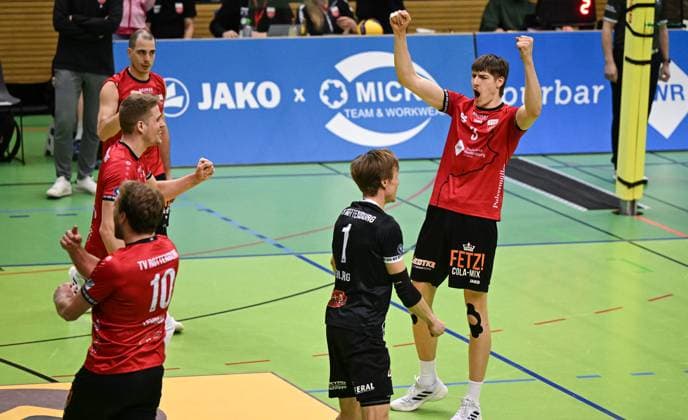 Volleyball 2. Bundesliga Saison 2024 2025 22.02.2024 TV Rottenburg - SV Schwaig TEAMJUBEL TV Rottenburg; Jan Huber