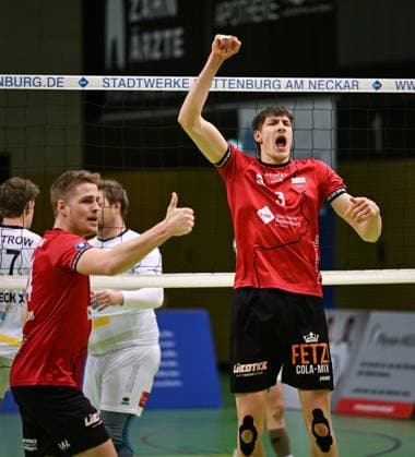 Volleyball 2. Bundesliga Saison 2024 2025 22.02.2024 TV Rottenburg - SV Schwaig TEAMJUBEL TV Rottenburg; Jan Huber (re) und Timon Schippmann