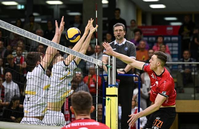 Volleyball 2. Bundesliga Saison 2024 2025 22.02.2024 TV Rottenburg - SV Schwaig Niklas Lichtenauer (re, TV Rottenburg)
