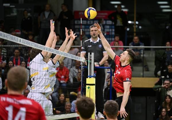 Volleyball 2. Bundesliga Saison 2024 2025 22.02.2024 TV Rottenburg - SV Schwaig Niklas Lichtenauer (re, TV Rottenburg)