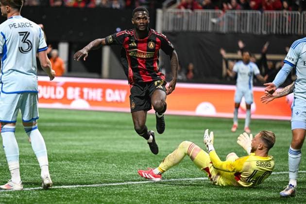 ATLANTA, GA Ã FEBRUARY 22: Atlanta forward Emmanuel Latte Lath (19) reacts after scoring a second-half goal during the MLS, Fussball Herren, USA match between CF Montreal and Atlanta United FC on February 22nd, 2025 at Mercedes-Benz Stadium in Atlanta, GA. (Photo by Rich von Biberstein Icon Sportswire) SOCCER: FEB 22 MLS Atlanta United FC vs CF Montreal EDITORIAL USE ONLY Icon250222021