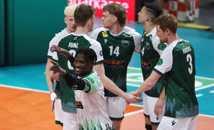 Timothy McIntosh, Anton Jung, Charles Figy, Kevin Kobrine, Yannick Harms jubelt nach Punktgewinn Freude Emotion Jubel Volleyball Bundesliga Herren Saison 2024 2025 22.02.2025 BR Volleys Berlin BRV vs FW 1844 Freiburg