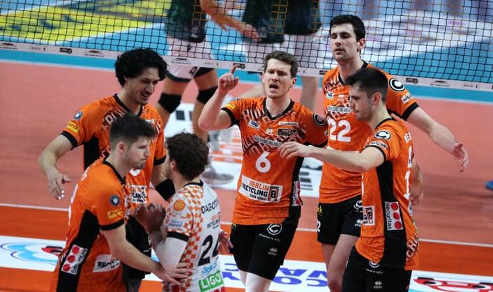 Ruben Schott, Nehemiah Mote, Kyle Dagostino, Johannes Tille, Jake Hanes, Moritz Reichert jubelt Freude Emotion Jubel Volleyball Bundesliga Herren Saison 2024 2025 22.02.2025 BR Volleys Berlin BRV vs FW 1844 Freiburg