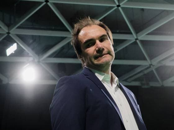 Hadert . . . Herrschings Co-Trainer Max HAUSER. Volleyball Bundesliga, Herrsching - Lueneburg. Volleyball Bundesliga, WWK Volleys Herrsching - SVG Lüneburg 0:3, Hauptrunde, Saison 2024-2025, am 22.02.2025 in Muenchen, B M W P A R K, Deutschland. Quelle Copyright Credit : Oryk HAIST