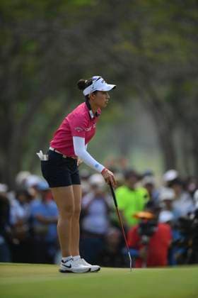 LPGA, Golf Damen Thailand 2025 Jeeno Thitikul of Thailand lines up a putt during round 4 of the Honda LPGA Thailand 2025 at Siam Country Club Old Course in Pattaya, Chonburi, Thailand, on February 23, 2025. Pattaya Chonburi Thailand  Copyright: xVachiraxVachirax originalFilename:kalong-lpgathai250223_npnUU.jpg