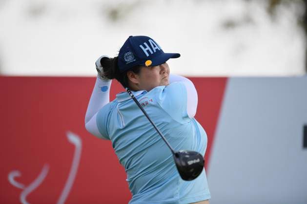 LPGA, Golf Damen Thailand 2025 Angel Yin of the USA plays her tee shot during round 4 of the Honda LPGA Thailand 2025 at Siam Country Club Old Course in Pattaya, Chonburi, Thailand, on February 23, 2025. Pattaya Chonburi Thailand  Copyright: xVachiraxVachirax originalFilename:kalong-lpgathai250223_npBDo.jpg