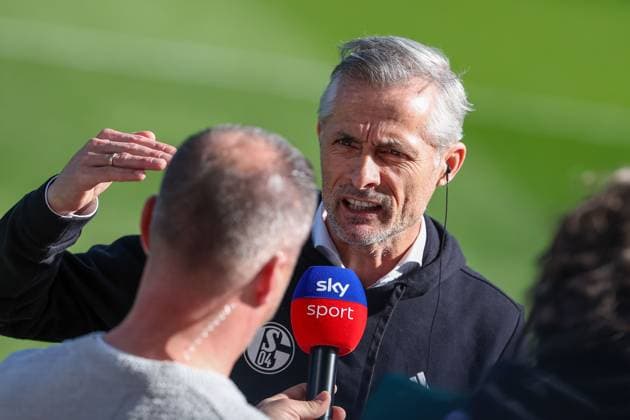 2025.02.23 xJFAx 2.Bundesliga 2024 25 23.Spieltag SV Darmstadt 98 - FC Schalke 04 v.l., Trainer Kees van Wonderen (FC Schalke 04) im Interview (DFL DFB REGULATIONS PROHIBIT ANY USE OF PHOTOGRAPHS as IMAGE SEQUENCES and or QUASI-VIDEO)