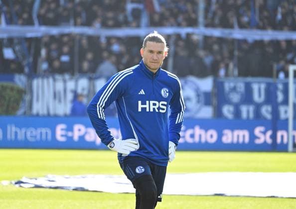 23.02.2025, xsltx, Fussball 2.Bundesliga, SV Darmstadt 98 - FC Schalke 04 v.l. Loris Karius (FC Schalke 04) (DFL DFB REGULATIONS PROHIBIT ANY USE OF PHOTOGRAPHS as IMAGE SEQUENCES and or QUASI-VIDEO)