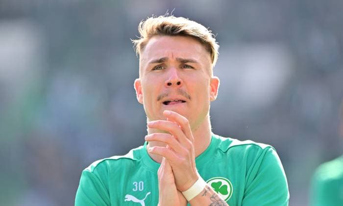 23.02.2025 - Fussball - Saison 2024 2025 - 2. Fussball - Bundesliga - 23. Spieltag: SpVgg Greuther Fürth ( Kleeblatt ) - BTSV Eintracht Braunschweig - Sportfoto Zink MeZi - xmexzix - DFL regulations prohibit any use of photographs as image sequences and or quasi-video - only for editorial use - Felix Klaus (30, SpVgg Greuther Fürth ) vor Spielbeginn