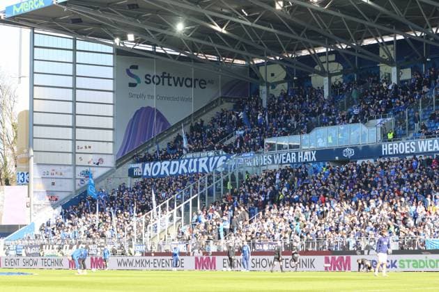 Darmstadt, Deutschland 23. Februar 2025: 2. Liga - 2024 2025 - SV Darmstadt 98 vs. FC Schalke 04 Im Bild: Die Fans vom SV Darmstadt 98 in der Fankurve, Nordkurve vor dem Spiel. DFL regulations prohibit any use of photographs as image sequences and or quasi-video Merck-Stadion am BËÜllenfalltor Hessen