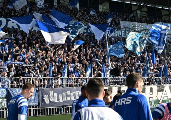 23.02.2025, xsltx, Fussball 2.Bundesliga, SV Darmstadt 98 - FC Schalke 04 v.l. Fanblock Schalke 04 (DFL DFB REGULATIONS PROHIBIT ANY USE OF PHOTOGRAPHS as IMAGE SEQUENCES and or QUASI-VIDEO)