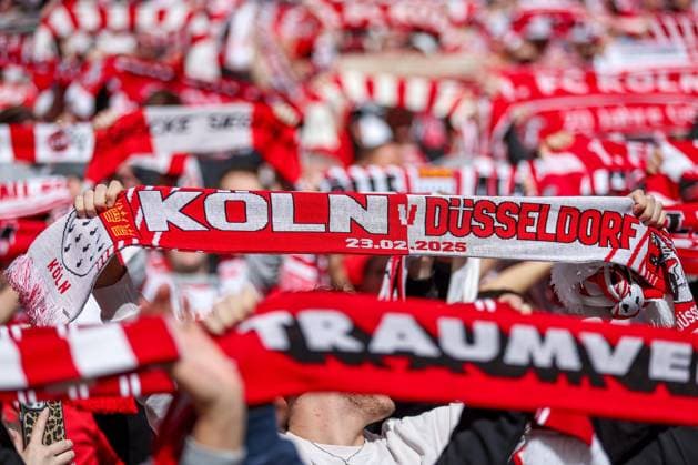 Sport Bilder des Tages 23.02.2025, Fußball, 1. FC Köln - Fortuna Düsseldorf, 2.. Fußball Bundesliga, 23. Spieltag, RheinEnergie-STADION, Saison 2024 2025: Fanschal Schriftzug Köln - Düsseldorf Symbolbild Revierderby Rheinderby Partie Schal Schalparade DFB regulations prohibit any use of photographs as image sequences and or quasi-video. Nordrhein-Westfalen Deutschland