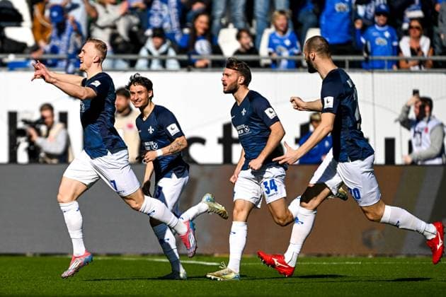 Isac Lidberg (SV Darmstadt 98, 07) bejubelt das Tor zum 1:0, GER, SV Darmstadt 98 vs. FC Schalke 04, Fussball, 23. Spieltag, Saison 2024 2025, 23.02.2025. DFL REGULATIONS PROHIBIT ANY USE OF PHOTOGRAPHS as IMAGE SEQUENCES and or QUASI-VIDEO. GER, SV Darmstadt 98 vs. FC Schalke 04, Fussball, 23. Spieltag, Saison 2024 2025, 23.02.2025. Darmstadt