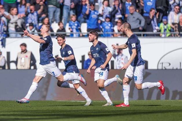 23.02.2025, Fussball, Saison 2024 2025, 2. Bundesliga, 23. Spieltag, SV Darmstadt 98 - FC Schalke 04, Isac Lidberg (SV Darmstadt 98) jubelt nach seinem Tor zum 1 zu 0. Darmstadt Böllenfalltor Hessen Deutschland xRHR-FOTO YYx