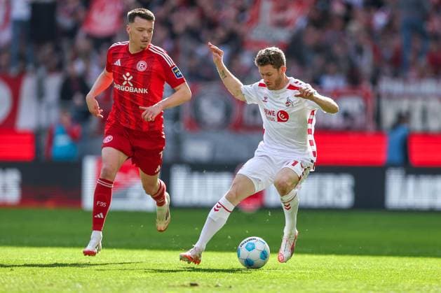 23.02.2025, Fußball, 1. FC Köln - Fortuna Düsseldorf, 2.. Fußball Bundesliga, 23. Spieltag, RheinEnergie-STADION, Saison 2024 2025: Dzenan Pejcinovic (Fortuna Düsseldorf 7) im Zweikampf gegen Florian Kainz (FC Köln 11) DFB regulations prohibit any use of photographs as image sequences and or quasi-video. Nordrhein-Westfalen Deutschland