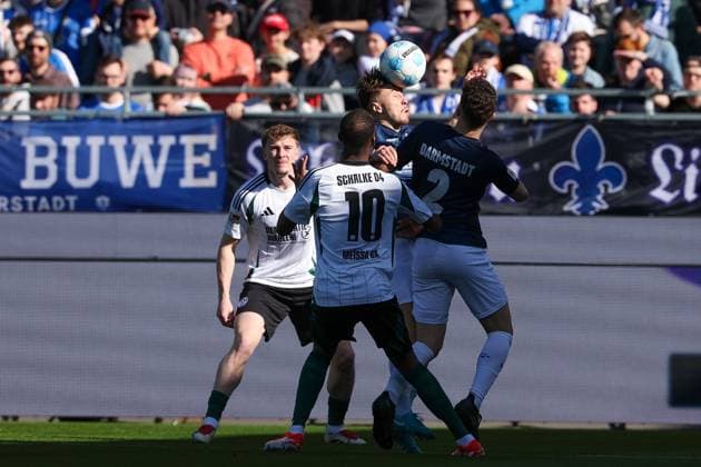 2025.02.23 xJFAx 2.Bundesliga 2024 25 23.Spieltag SV Darmstadt 98 - FC Schalke 04 v.l., Luca Marseiler (SV Darmstadt 98), Pape Ba (FC Schalke 04),Sergio Lopez (SV Darmstadt 98), Kopfball, Kopfballduell (DFL DFB REGULATIONS PROHIBIT ANY USE OF PHOTOGRAPHS as IMAGE SEQUENCES and or QUASI-VIDEO)
