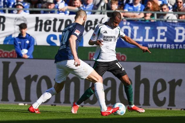 2025.02.23 xJFAx 2.Bundesliga 2024 25 23.Spieltag SV Darmstadt 98 - FC Schalke 04 v.l., Aleksander Vukovic (SV Darmstadt 98), Pape Ba (FC Schalke 04) Zweikampf, Action, Aktion, Battles for the Ball (DFL DFB REGULATIONS PROHIBIT ANY USE OF PHOTOGRAPHS as IMAGE SEQUENCES and or QUASI-VIDEO)