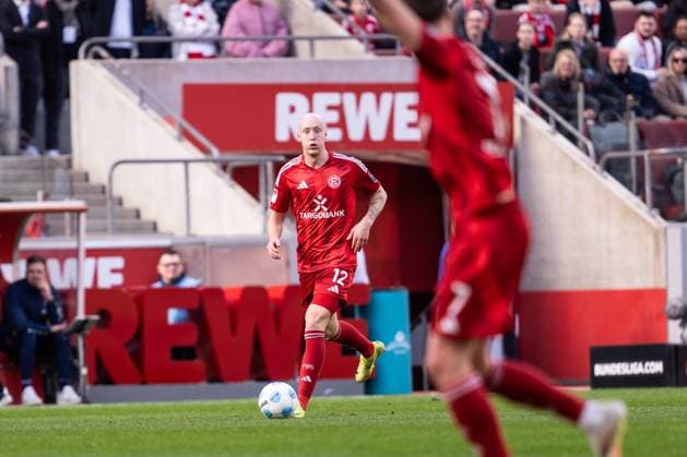 GER, 2. FBL, 1. FC Köln Koeln vs Fortuna Düsseldorf Duesseldorf 23.02.2025, Rheinenergie Stadion, Köln, GER, 2. FBL, 1. FC Köln Koeln vs Fortuna Düsseldorf Duesseldorf Im Bild: Valgeir Lunddal FriÃ°riksson Frioriksson (Fortuna Düsseldorf Fortuna Duesseldorf, 12) Einzelaktion; Ganzkörper Ganzkoerper ; Ball am Fuss;