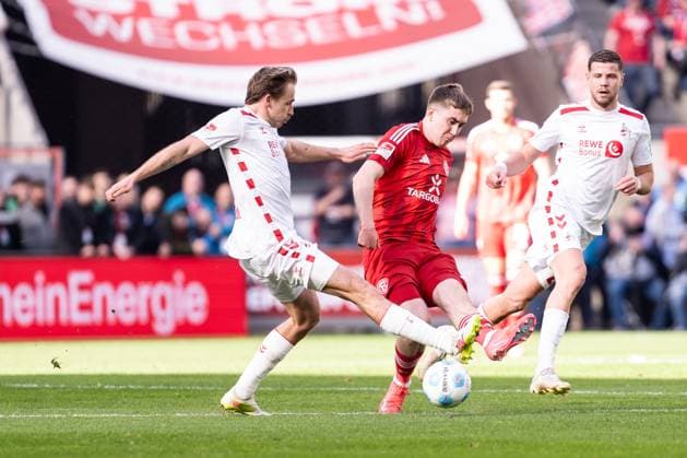 GER, 2. FBL, 1. FC Köln Koeln vs Fortuna Düsseldorf Duesseldorf 23.02.2025, Rheinenergie Stadion, Köln, GER, 2. FBL, 1. FC Köln Koeln vs Fortuna Düsseldorf Duesseldorf Im Bild: Zweikampf zwischen Ãsak Bergmann Johannesson Isak Johannesson (Fortuna Düsseldorf Fortuna Duesseldorf, 8) und Mathias Olesen (1. FC Köln Koeln, 47)