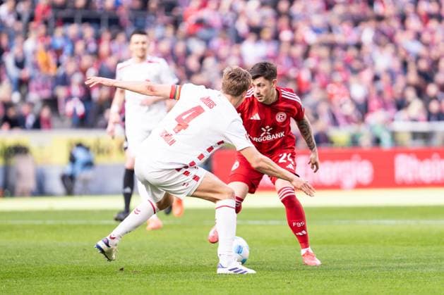 GER, 2. FBL, 1. FC Köln Koeln vs Fortuna Düsseldorf Duesseldorf 23.02.2025, Rheinenergie Stadion, Köln, GER, 2. FBL, 1. FC Köln Koeln vs Fortuna Düsseldorf Duesseldorf Im Bild: Zweikampf zwischen Dawid Kownacki (Fortuna Düsseldorf Fortuna Duesseldorf, 24) und Timo Hübers Huebers (1. FC Köln Koeln, 4)