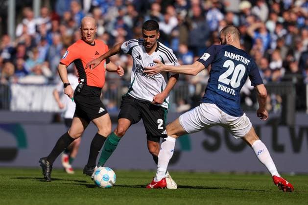 2025.02.23 xJFAx 2.Bundesliga 2024 25 23.Spieltag SV Darmstadt 98 - FC Schalke 04 v.l., Aymen Barkok (FC Schalke 04), Aleksander Vukovic (SV Darmstadt 98), Zweikampf, Action, Aktion, Battles for the Ball (DFL DFB REGULATIONS PROHIBIT ANY USE OF PHOTOGRAPHS as IMAGE SEQUENCES and or QUASI-VIDEO)