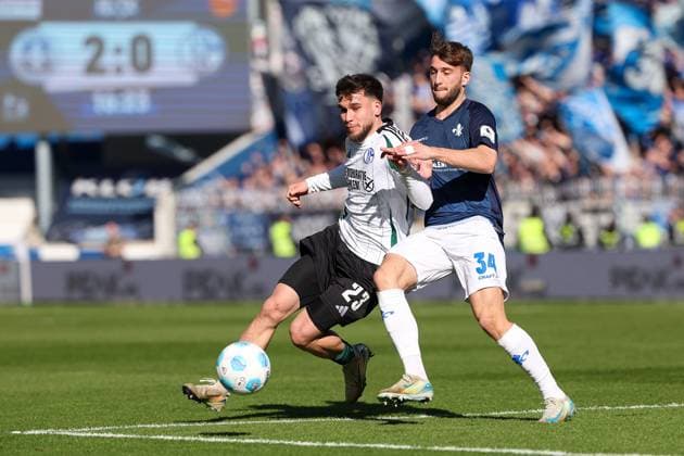 2025.02.23 xJFAx 2.Bundesliga 2024 25 23.Spieltag SV Darmstadt 98 - FC Schalke 04 v.l., Mehmet Can Aydin (FC Schalke 04), Kilian Julian Corredor (SV Darmstadt 98) Zweikampf, Action, Aktion, Battles for the Ball (DFL DFB REGULATIONS PROHIBIT ANY USE OF PHOTOGRAPHS as IMAGE SEQUENCES and or QUASI-VIDEO)
