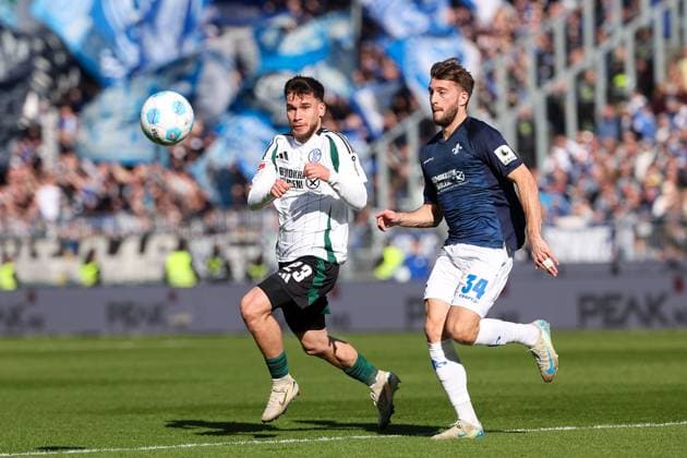 2025.02.23 xJFAx 2.Bundesliga 2024 25 23.Spieltag SV Darmstadt 98 - FC Schalke 04 v.l., Mehmet Can Aydin (FC Schalke 04), Kilian Julian Corredor (SV Darmstadt 98) Zweikampf, Action, Aktion, Battles for the Ball (DFL DFB REGULATIONS PROHIBIT ANY USE OF PHOTOGRAPHS as IMAGE SEQUENCES and or QUASI-VIDEO)