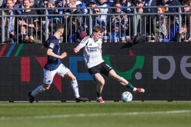 23.02.2025, Fussball, Saison 2024 2025, 2. Bundesliga, 23. Spieltag, SV Darmstadt 98 - FC Schalke 04, Derry John Murkin (FC Schalke 04) Darmstadt Böllenfalltor Hessen Deutschland xRHR-FOTO YYx