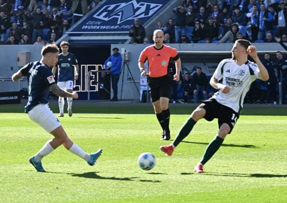 23.02.2025, xsltx, Fussball 2.Bundesliga, SV Darmstadt 98 - FC Schalke 04 v.l. Luca Marseiler (SV Darmstadt 98), Janik Bachmann (FC Schalke 04) (DFL DFB REGULATIONS PROHIBIT ANY USE OF PHOTOGRAPHS as IMAGE SEQUENCES and or QUASI-VIDEO)