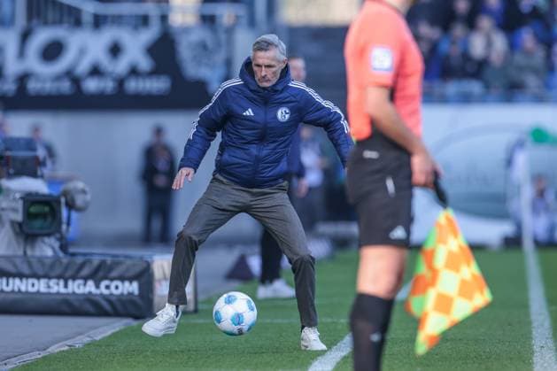 23.02.2025, Fussball, Saison 2024 2025, 2. Bundesliga, 23. Spieltag, SV Darmstadt 98 - FC Schalke 04, Cheftrainer Kees van Wonderen (FC Schalke 04) Darmstadt Böllenfalltor Hessen Deutschland xRHR-FOTO YYx
