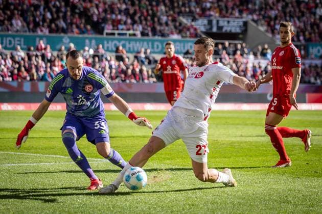 2. Fußball Bundesliga: 1. FC Köln - Fortuna Düsseldorf, 23.02.2025 Florian Kastenmeier (Fortuna Düsseldorf, 33) und Imad Rondic (1. FC Köln, 27); Köln, 23.02.2025 - 1. FC Köln - Fortuna Düsseldorf 23. Spieltag der 2. Fussball-Bundesliga: , 1. FC Köln - Fortuna Düsseldorf in der Rhein-Energie-Stadion in Köln. DFL REGULATIONS PROHIBIT ANY USE OF PHOTOGRAPHS AS IMAGE SEQUENCES AND OR QUASI-VIDEO.