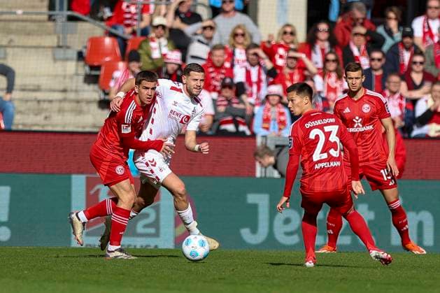 Köln, Deutschland, 23.02.25: Giovanni Antoine Haag (Fortuna Düsseldorf) und Imad Rondic (1. FC Köln) im Kampf um den Ball waehrend des Spiels der 2. Bundesliga zwischen 1. FC Köln vs Fortuna Düsseldorf im RheinEnergieStadion Köln RheinEnergieStadion North Rhine-Westphalia Germany