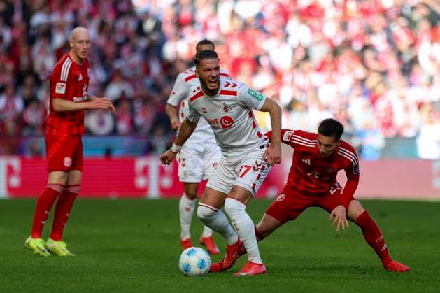 Köln, Deutschland, 23.02.25: Leart Paqarada (1. FC Köln) und Shinta Appelkamp (Fortuna Düsseldorf) im Kampf um den Ball waehrend des Spiels der 2. Bundesliga zwischen 1. FC Köln vs Fortuna Düsseldorf im RheinEnergieStadion Köln RheinEnergieStadion North Rhine-Westphalia Germany