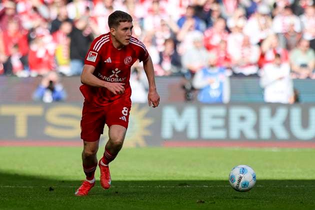 Köln, Deutschland, 23.02.25: Isak Bergmann Johannesson (Fortuna Düsseldorf) in Aktion am Ball, Einzelaktion waehrend des Spiels der 2. Bundesliga zwischen 1. FC Köln vs Fortuna Düsseldorf im RheinEnergieStadion Köln RheinEnergieStadion North Rhine-Westphalia Germany *** Cologne, Germany, 23 02 25 Isak Bergmann Johannesson Fortuna Düsseldorf in action on the ball, individual action during the 2 Bundesliga match between 1 FC Köln vs Fortuna Düsseldorf at RheinEnergieStadion Cologne RheinEnergieStadion North Rhine Westphalia Germany Copyright: xBrauer-Fotoagenturx xAdrianxSchlx
