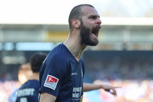 Darmstadt, Deutschland 23. Februar 2025: 2. Liga - 2024 2025 - SV Darmstadt 98 vs. FC Schalke 04 Im Bild: Aleksandar Vukotic (Darmstadt, 20) ärgerlich, sauer auf dem Spielfeld. DFL regulations prohibit any use of photographs as image sequences and or quasi-video Merck-Stadion am Böllenfalltor Hessen