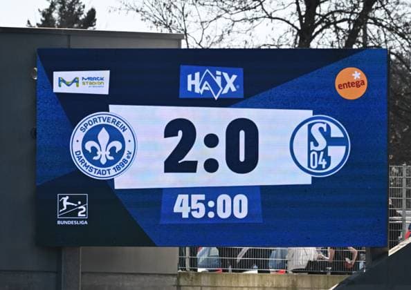 23.02.2025, xsltx, Fussball 2.Bundesliga, SV Darmstadt 98 - FC Schalke 04 v.l. Halbzeitstand in Darmstadt (DFL DFB REGULATIONS PROHIBIT ANY USE OF PHOTOGRAPHS as IMAGE SEQUENCES and or QUASI-VIDEO)