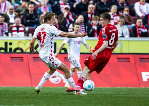 Köln, RheinEnergieStadion, 23.02.2025: Mathias Olesen of Koeln challenges Johannesson Isak Bergmann of Duesseldorf during the 2.Bundesliga match 1.FC Koeln vs. Fortuna Duesseldorf.