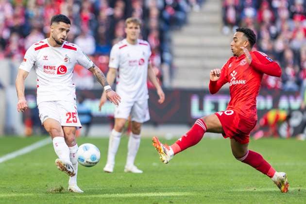 2. Fußball Bundesliga: 1. FC Köln - Fortuna Düsseldorf, 23.02.2025 Jusuf Gazibegovic (1. FC Köln, 25), Myron van Brederode (Fortuna Düsseldorf, 10). 2. Fußball Bundesliga, 1. FC Köln - Fortuna Düsseldorf, 23. Spieltag, am 23.02.2025, RheinEnergie-Stadion, Köln. DFL regulations prohibit any use of photographs as image sequences and or quasi-video